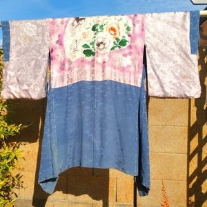 VINTAGE JAPANESE HANDSTITCHED TRADITIONAL SILK FLORAL KIMONO